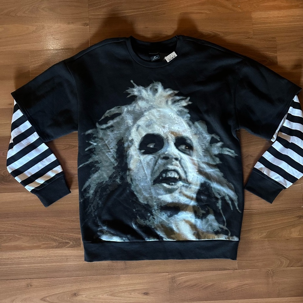 Hot Topic Beetlejuice Black Graphic Crewneck Sweater